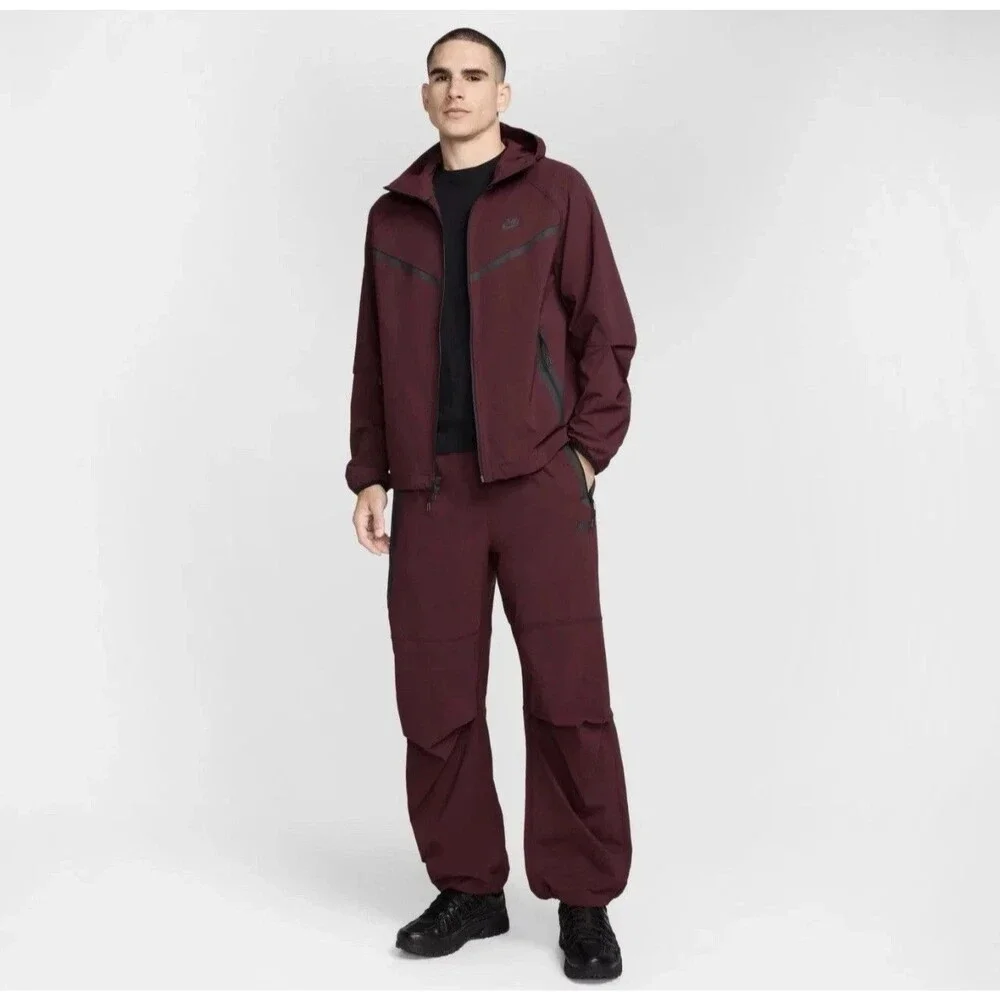 Nike Tech Woven Windbreaker Hooded Jacket Burgundy Mens Medium HM7151-652 NEW
